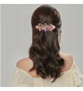 Detailed view of the elegant crystal butterfly hair clip, shining rhinestones on alloy base.