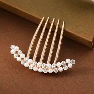 Elegante peine de pelo de oro rosa decorado con brillantes estrás y perlas para mujeres.