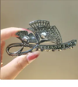 Elegant rhinestone fan-shaped metal hair claw clip luxury pearl hair accessory detail shot