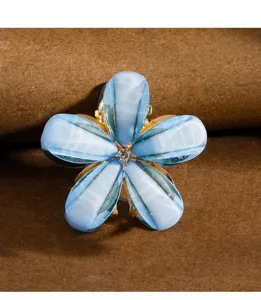 Blauer Blumen Haarklammer für Mädchen, kleine Acryl Haarspange mit Strassstein Dekoration.