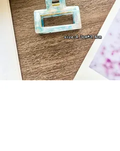 Blauer Acetat Haarklammer kleine rechteckige Haarklammer Detailansicht 4.3cm Länge Zubehör