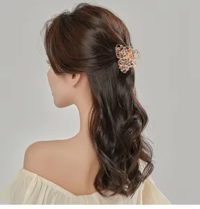 Elegant crystal flower hair claw clip for women, mini metal hair accessory for styling.