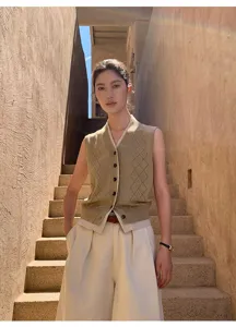 Women contrast V-neck diamond hollow out knitted vest top, stylish outdoor fashion apparel.