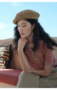 Retro contrast striped short-sleeve knit top for women, casual summer autumn pullover.