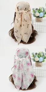 Leichtes florales quadratisches Tuch Detail mit atmungsaktivem Stoff und Blumenmuster.