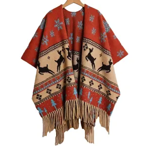 Stylischer Damen Winter Poncho mit Fransen, Rentier und Schneeflocken Muster warmer Umhang.