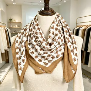 Rétro mode écharpe en coton lin polyvalente décorative foulard chaud simple littéraire carré châle