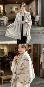 Detailansicht Damen Vintage Ethno Stil Schal, leichtes Tuch mit elegantem geometrischem Muster.