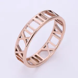 Minimalistischer Roségold Edelstahlring mit elegantem Römischen Ziffern Ausschnitt.