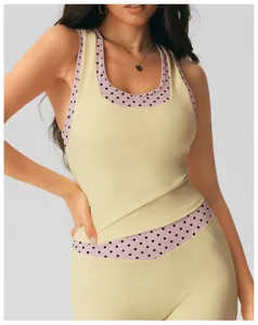 Stijlvolle dames fitness tanktop met polka dot laagontwerp voor intensieve training.