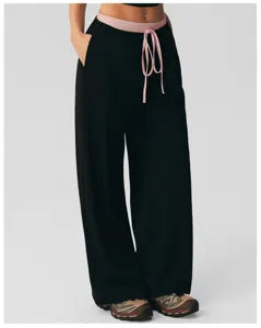 Hoge taille wijde loungebroek met schattige roze stippen tailleband en verstelbaar koord.