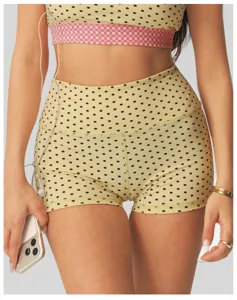 Hoge taille polkadot yogashorts met bijpassende sport-bh voor dames fitness training.