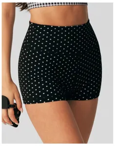 Gedetailleerd overzicht van de hoge taille yoga shorts met stippen in ademende stof.