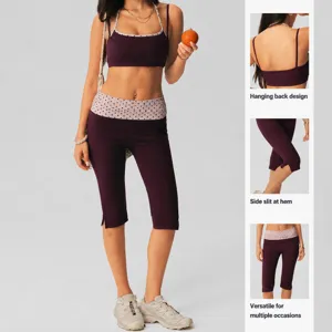 Dames tweedelige yogaset met halter crop top en hoge taille leggings met stippen voor sport.