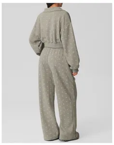 Grijze polkadot casual loungewear set met ritssluiting jas en hoge taille wijde broek.