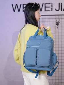 Zaino in nylon tinta unita alla moda con tasche multiple, grande capacita, borsa da viaggio.