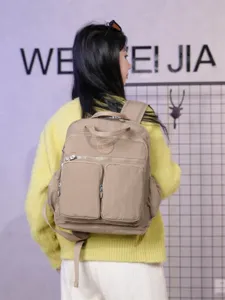 Zaino casual in nylon cachi con tasche multiple, elegante zaino da viaggio per donne.