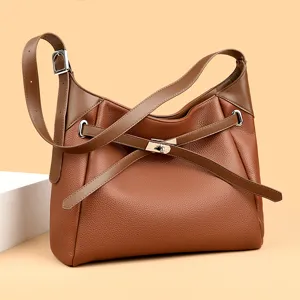 Simple soft leather shoulder bag for women, large capacity commuter tote and hobo handbag.