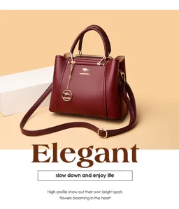 Detailansicht der weinroten Leder Handtasche, stilvolle Damen Umhängetasche und Schultertasche