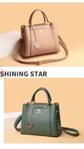Stilvolle Damen Umhängetasche aus Leder mit metallischen Ringen und elegantem Anhänger.