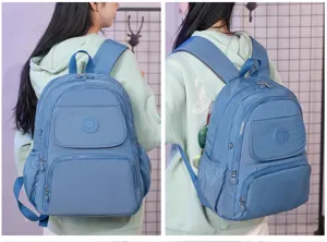Sac à dos décontracté en nylon pour femme, cartable de voyage léger multicouche, sac de ville chic.