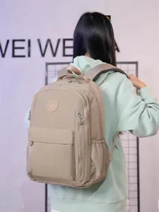 Zaino casual impermeabile in nylon per donna, grande borsa da viaggio e per la scuola.