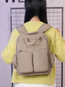Zaino in nylon casual con tasche multiple, grande capacità e borsa da viaggio elegante.