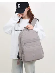 Zaino casual multitasche in nylon per viaggi e scuola, molto spazioso, leggero e pratico.