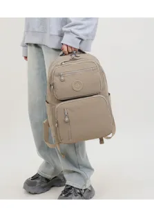 Zaino in nylon di grande capacità con tasche multiple, leggero e perfetto per viaggi e scuola.