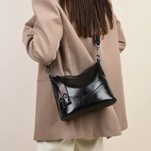 Vintage women's bucket bag shoulder crossbody bag casual commute leather handbag for daily use