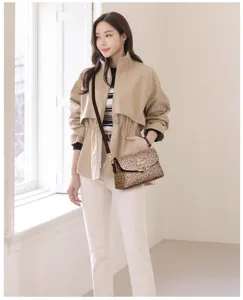 Stylish women printed crossbody bag with metal lock, versatile shoulder bag for use.