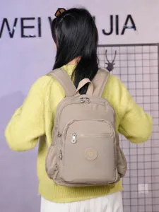 Zaino casual in nylon leggero multi-tasche borsa da scuola per viaggi e studenti.