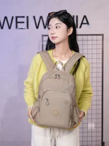 Zaino casual leggero in nylon con tasche multiple borsa da scuola per donne e uomini