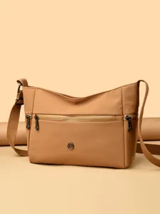 Casual women's oxford cloth crossbody bag, large capacity travel shoulder bag for everyday wear.