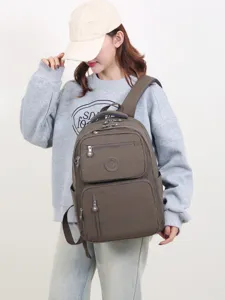 Zaino casual di grande capacità con scomparti multipli, zaino leggero per viaggi e scuola.