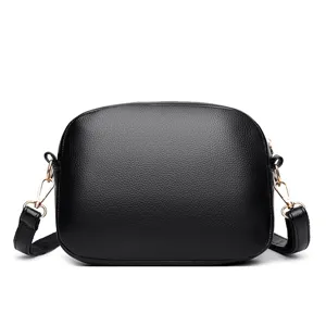 Damen schwarze Leder Umhängetasche lässige weiche Handtasche mit goldener Hardware.