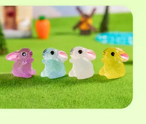 Set di mini statuette di coniglietto in resina luminosa, simpatici accessori per micro paesaggio.