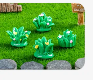 Dettaglio di ciuffi d'erba in resina in miniatura per decorazione micro paesaggio fai da te