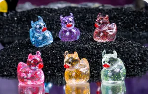Mini figurines de canard diable en resine avec paillettes, ideal pour decoration de voiture.