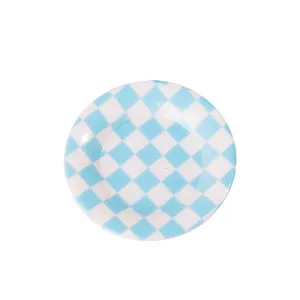 Piattino in miniatura a quadri blu e bianco, grazioso artigianato in resina per casa.