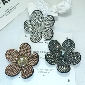 Glitzernder Strass Blumen Aufnäher DIY Handgemachte Kristall Brosche Schuhe Tasche Zubehör
