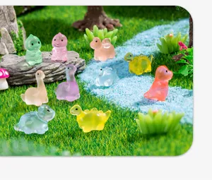 Kleine Harz Dinosaurier Figuren Detail, süße Leuchtspielzeuge für DIY Handwerk und Tischdekoration.