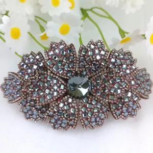 Exquisites Kristall Strass Blumen Flicken DIY Kleidung und Schuh Accessoire Detailansicht