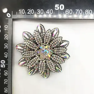 Strass complet fleur 3D chaussure sac accessoire vêtement applique broche scintillante.