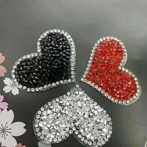 Herzförmige Strass-Harz-Flicken für DIY-Kleidungsdekoration, Haarschmuck und Bastelprojekte.