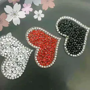 Glitzernde Strassherz-Aufnäher, DIY-Kleidungszubehör und dekorative Applikationen für Handarbeiten