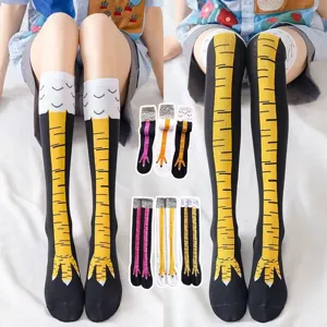 Lustige Hühnerfuss-Kniestrümpfe für Damen, neuartige Tiermotive Cosplay Strumpfwaren Detail.