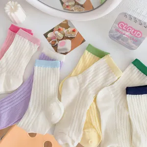 Süße Bonbonfarben gerippte Wadenstrümpfe für Damen, atmungsaktive dünne niedliche Freizeitsocken.