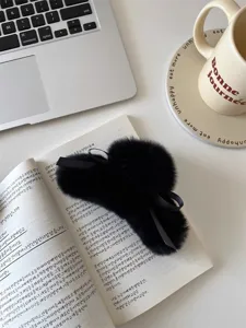 Grande pince à cheveux en peluche noire, accessoire doux d'hiver, élégante pince requin.