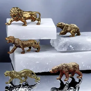 Statuette di animali in ottone massiccio dettaglio, mini statue di rame per decoro.